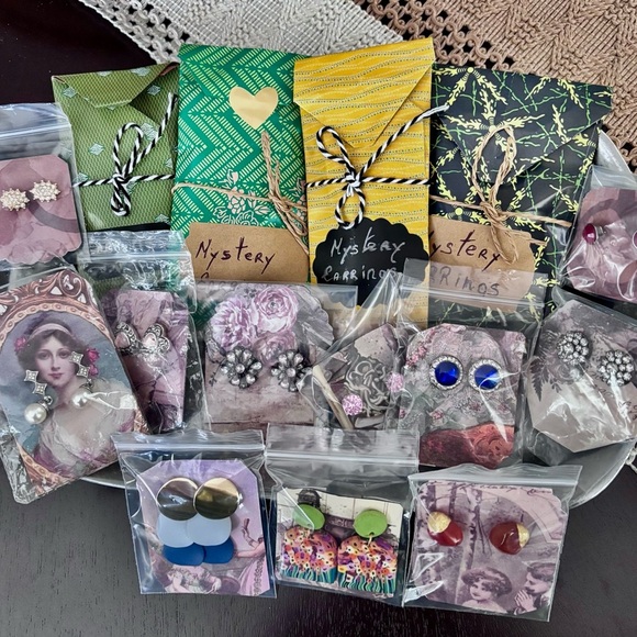 Mystery bag earrings ~ Surprise Earrings ~ vintage stud earrings 3 pairs - Picture 2 of 8